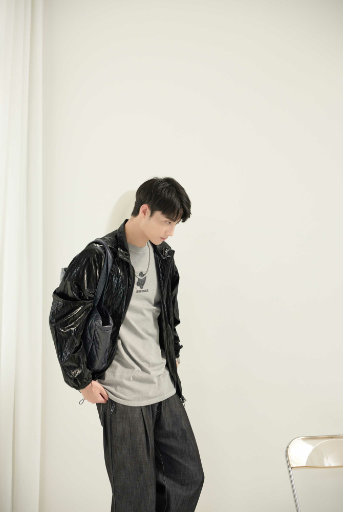 코트 亮面長袖外套／黑色