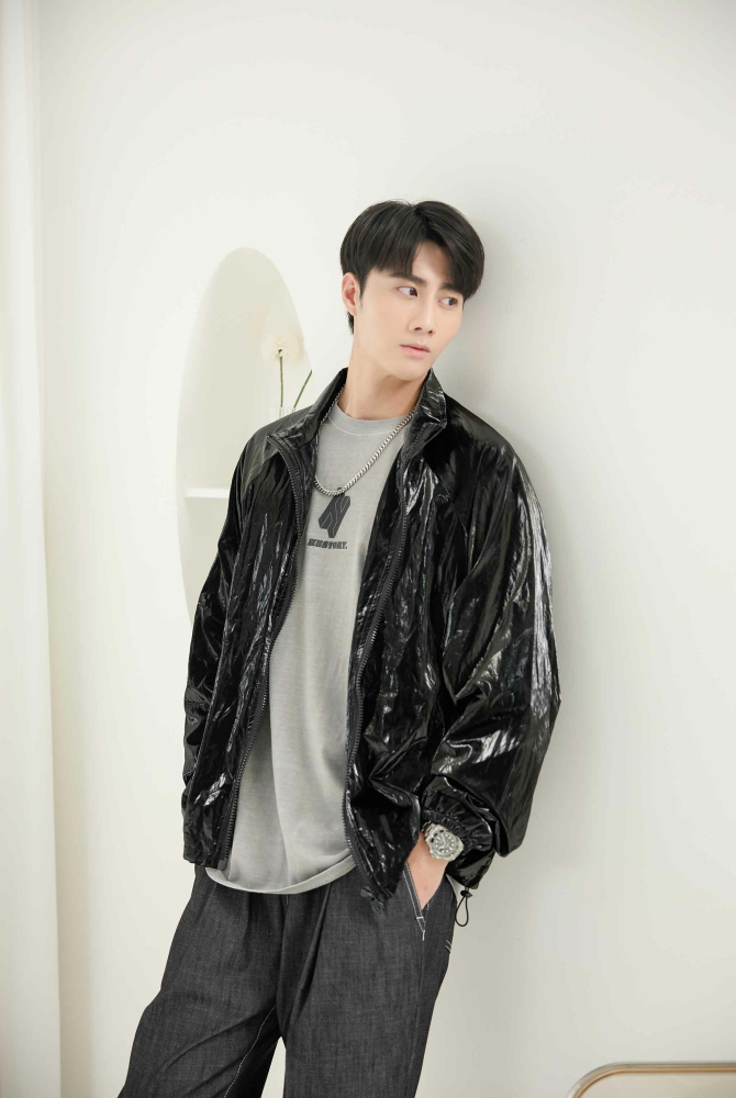 코트 亮面長袖外套／黑色