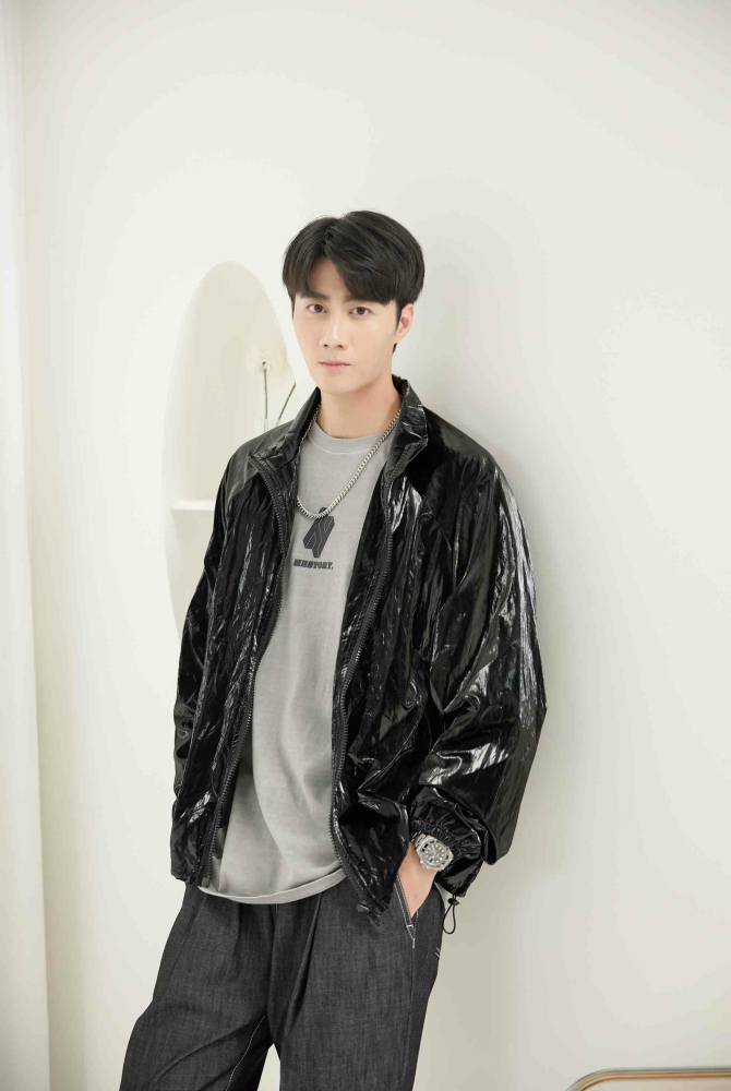 코트 亮面長袖外套／黑色