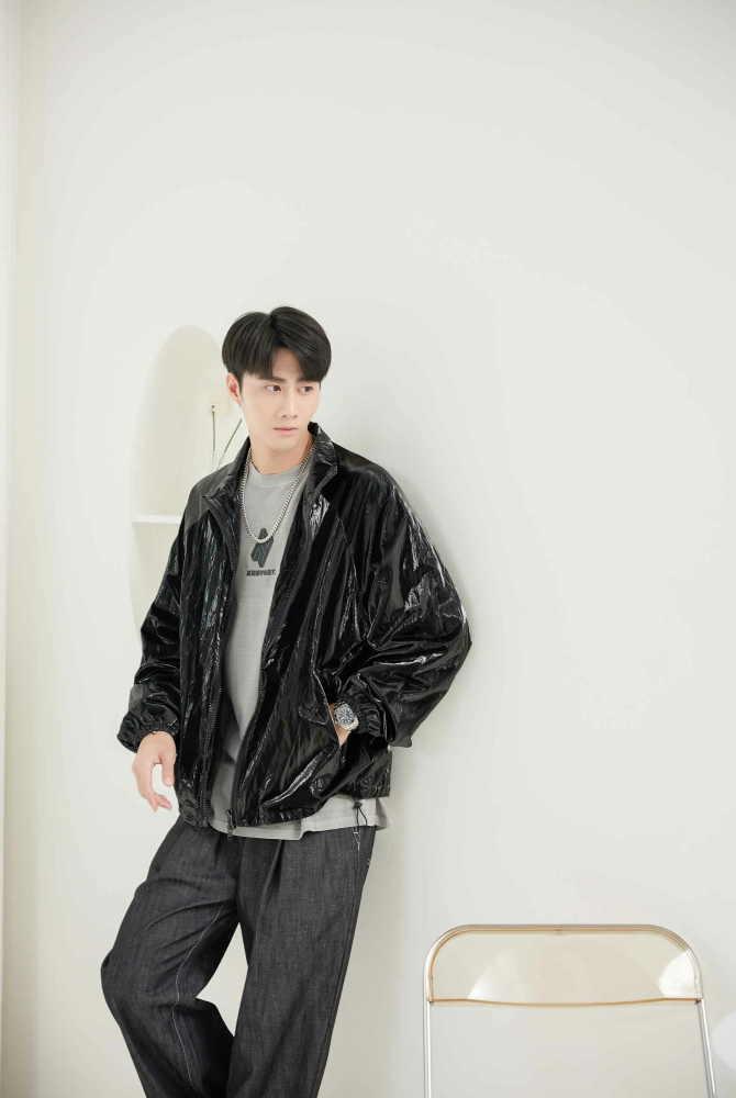 코트 亮面長袖外套／黑色