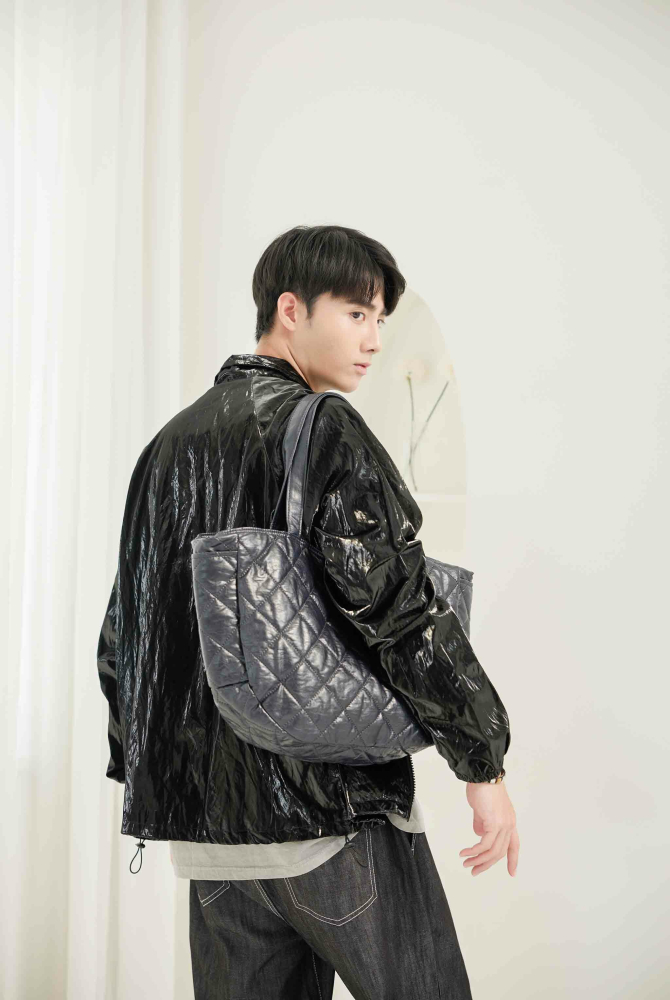 코트 亮面長袖外套／黑色