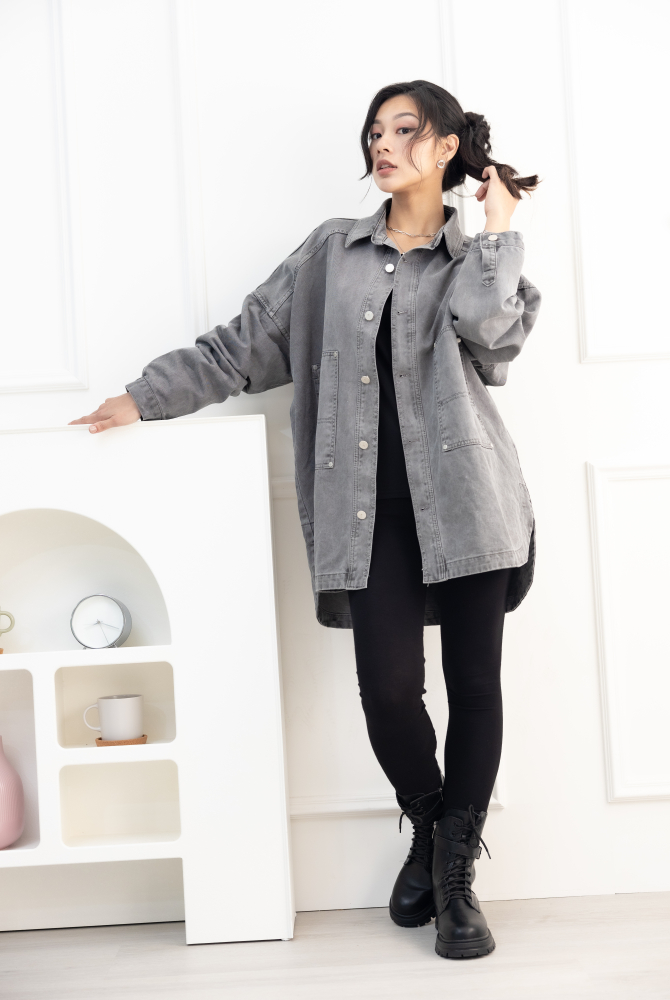 코트 圓弧下擺牛仔長袖外套／淺灰色