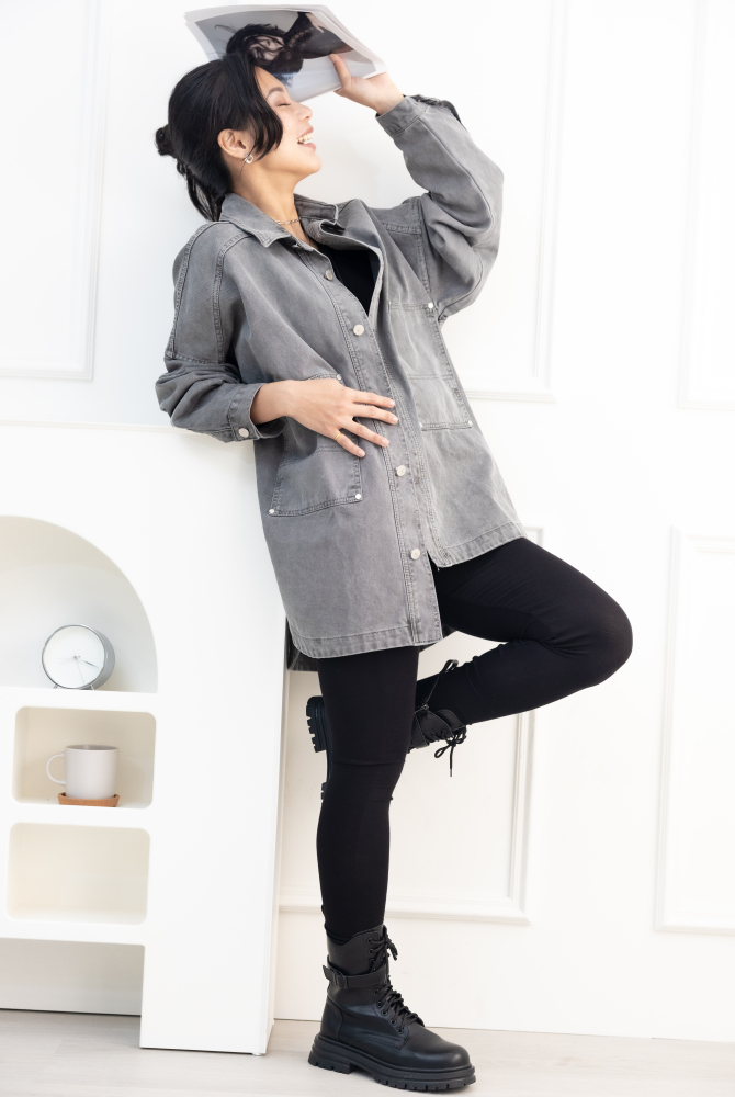 코트 圓弧下擺牛仔長袖外套／淺灰色