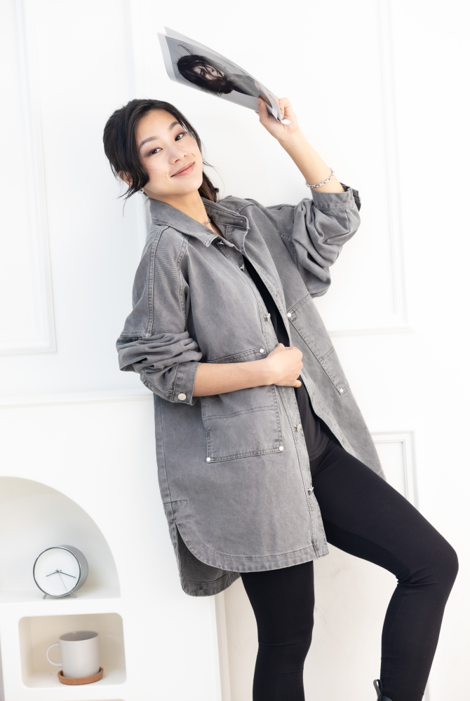 코트 圓弧下擺牛仔長袖外套／淺灰色