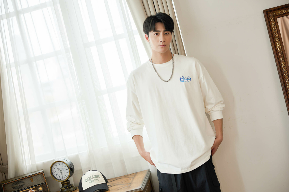 긴팔 火焰長袖上衣／白色