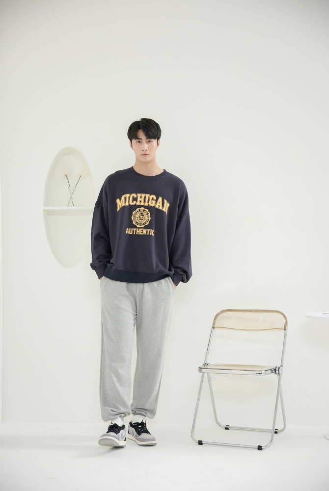 긴팔 MICHGAN長袖上衣 / 海軍藍色