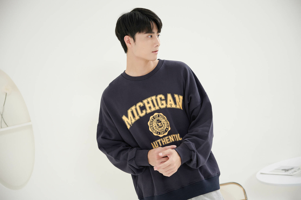 긴팔 MICHGAN長袖上衣 / 海軍藍色