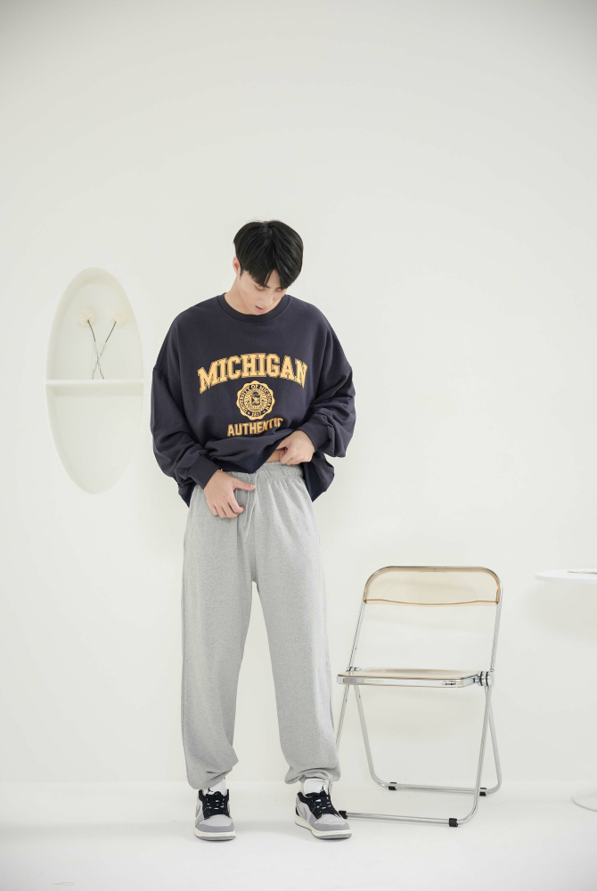 긴팔 MICHGAN長袖上衣 / 海軍藍色