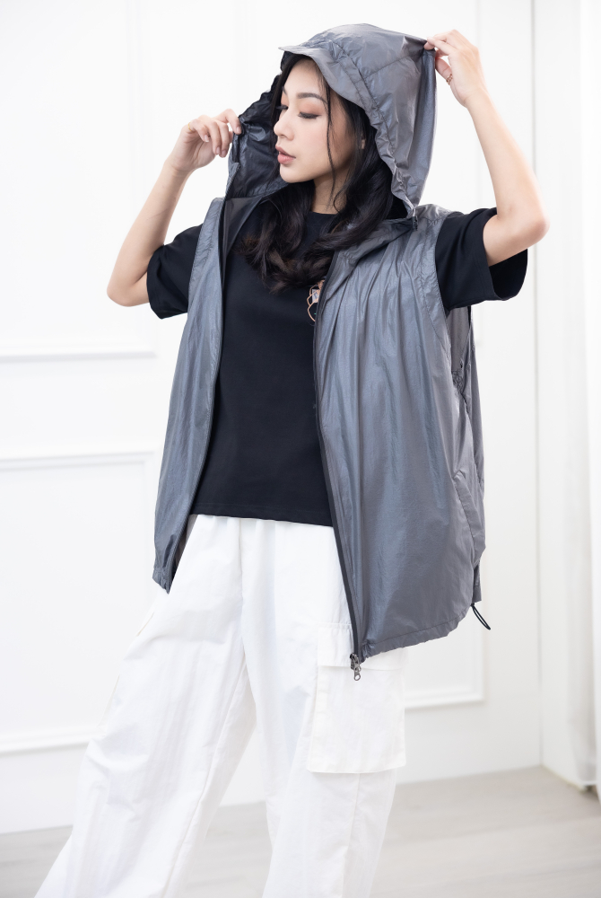 조끼 防潑水輕薄連帽背心／灰色