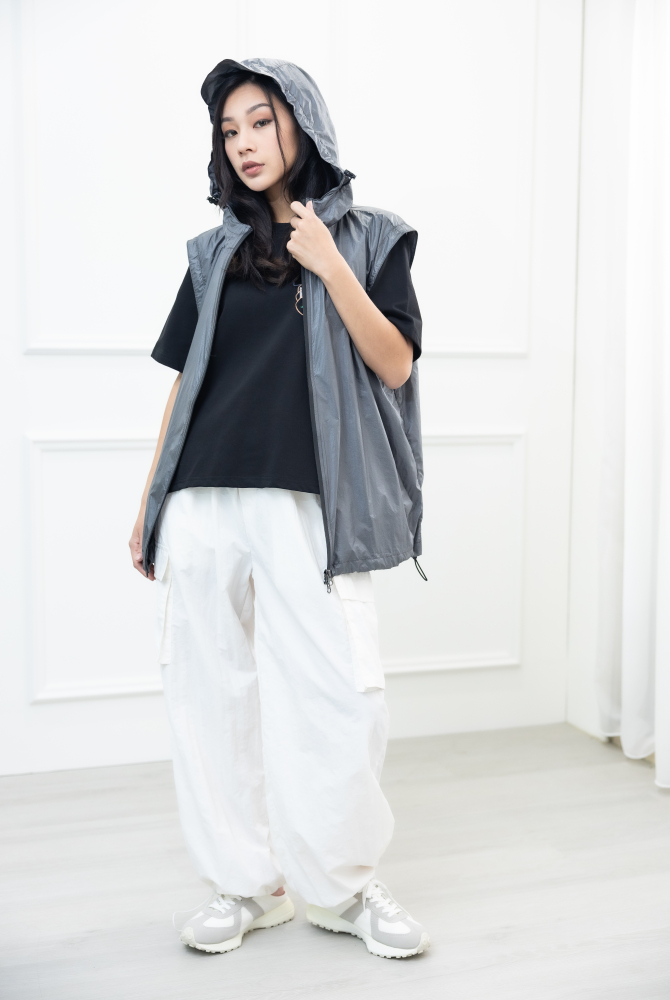 조끼 防潑水輕薄連帽背心／灰色