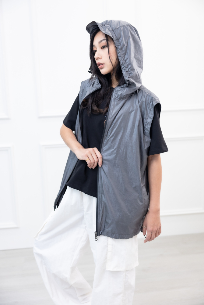 조끼 防潑水輕薄連帽背心／灰色