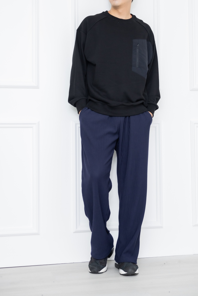 긴팔 胸前拉鍊口袋長袖上衣／黑色