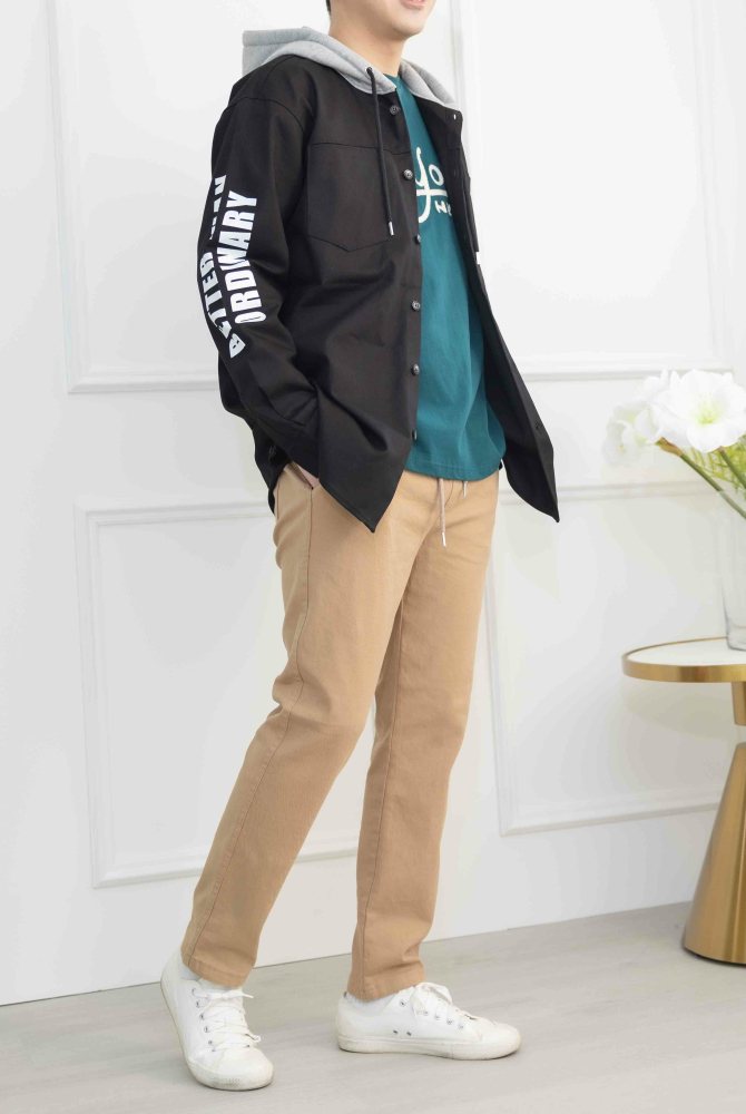 코트 袖上字母拼色連帽鈕扣外套 / 黑色