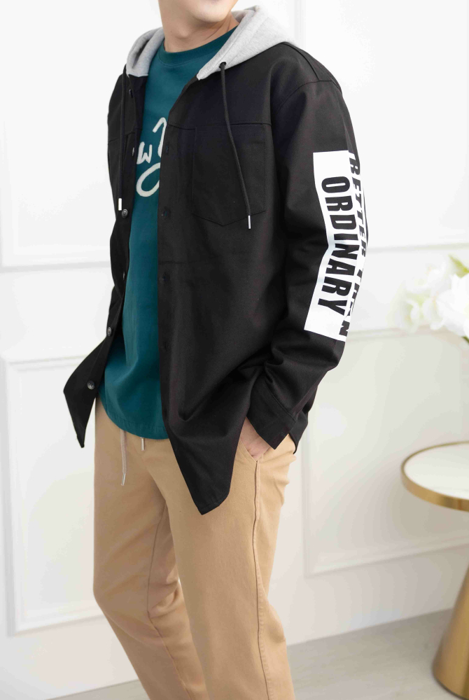 코트 袖上字母拼色連帽鈕扣外套 / 黑色