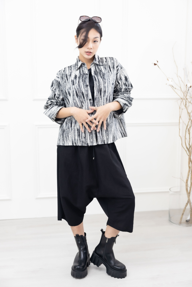 코트 油漆感短外套