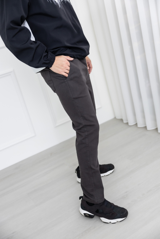 긴 바지 鬆緊合身長褲／深灰色