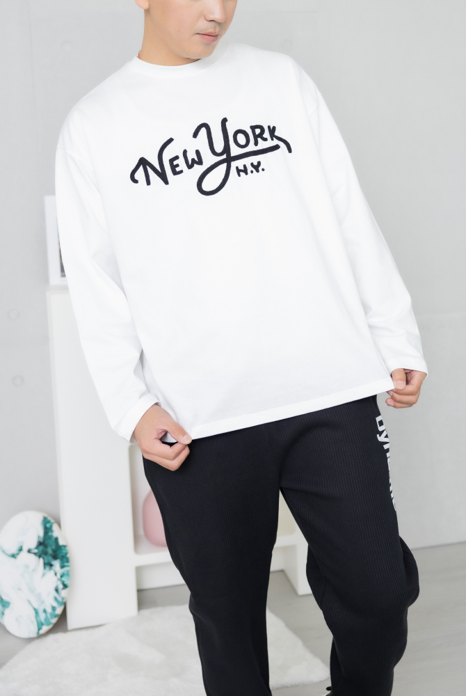 긴팔 紐約電繡字長袖上衣／白色