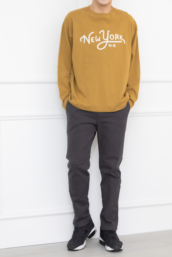 긴팔 紐約電繡字長袖上衣／土黃色