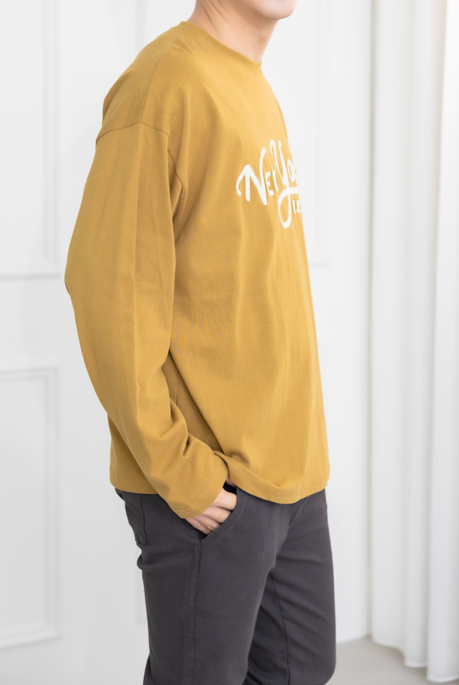 긴팔 紐約電繡字長袖上衣／土黃色