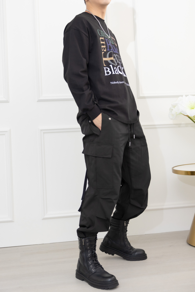 긴팔 顏色英文印花長袖上衣／黑色