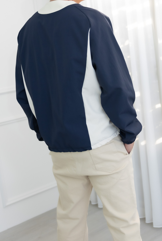 긴팔 拼色短刷毛下擺束繩長袖上衣／海軍藍（拼米色）