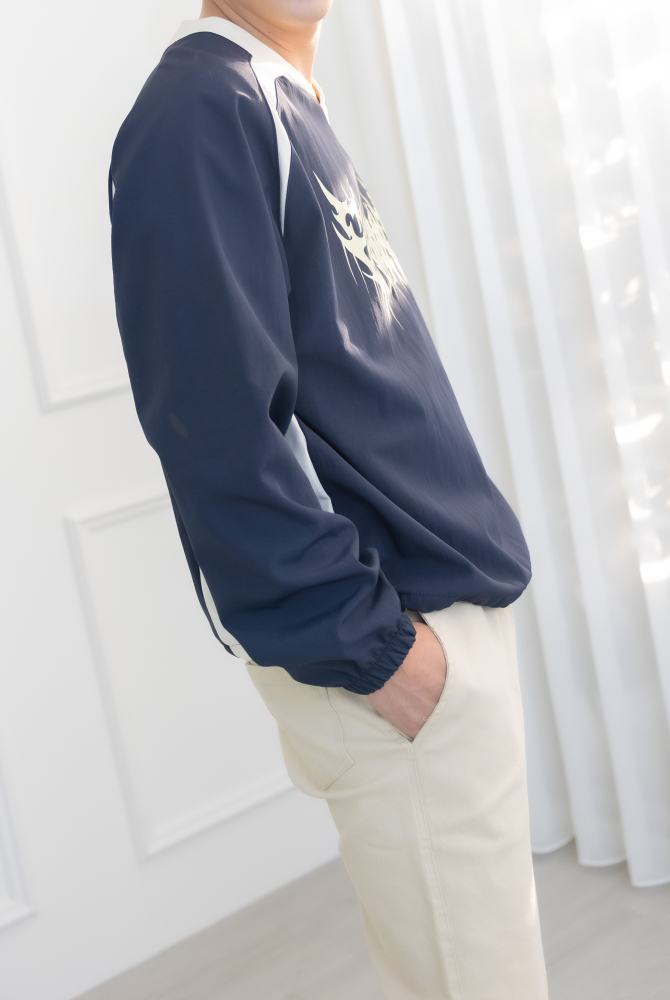 긴팔 拼色短刷毛下擺束繩長袖上衣／海軍藍（拼米色）