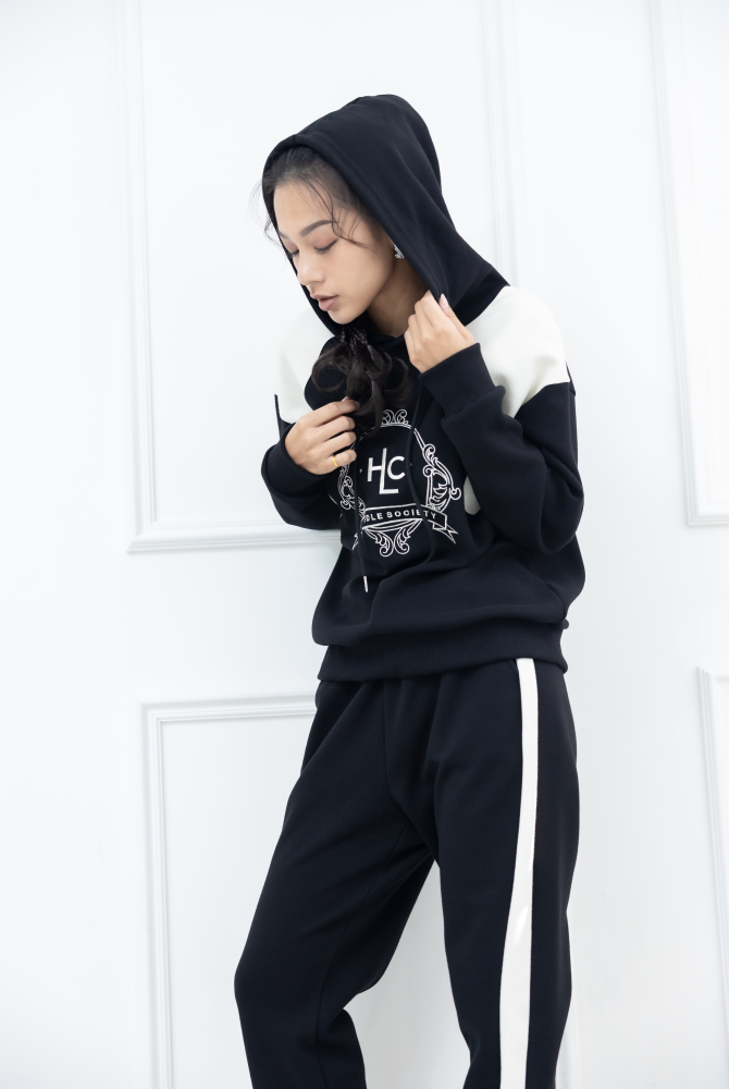 긴팔 電繡HLC連帽長袖上衣 / 黑白拼接