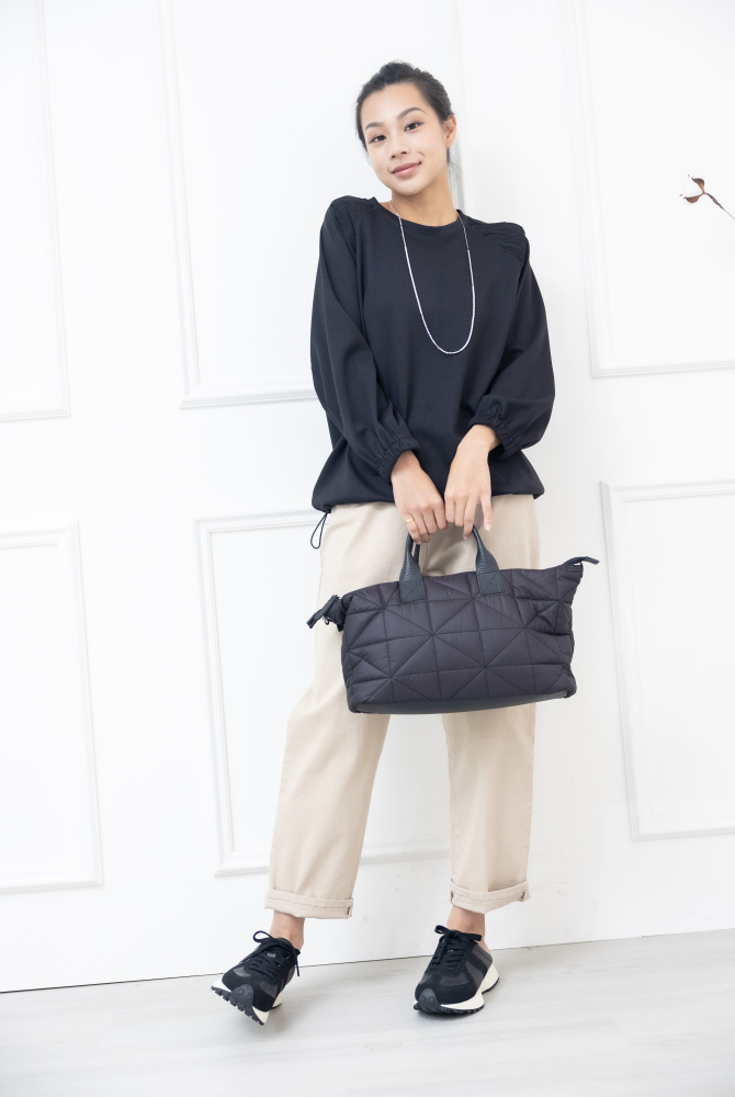 긴팔 下擺抽繩袖口束口七分袖上衣 / 黑色