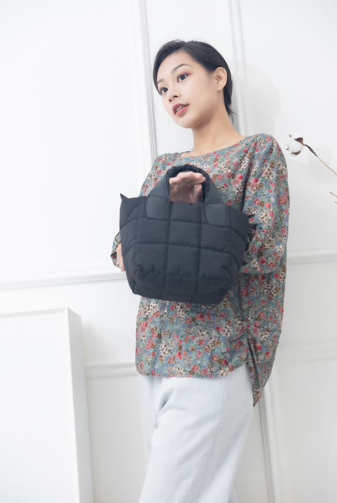 가방 方形縫線PU皮帶子手提包 / 黑色