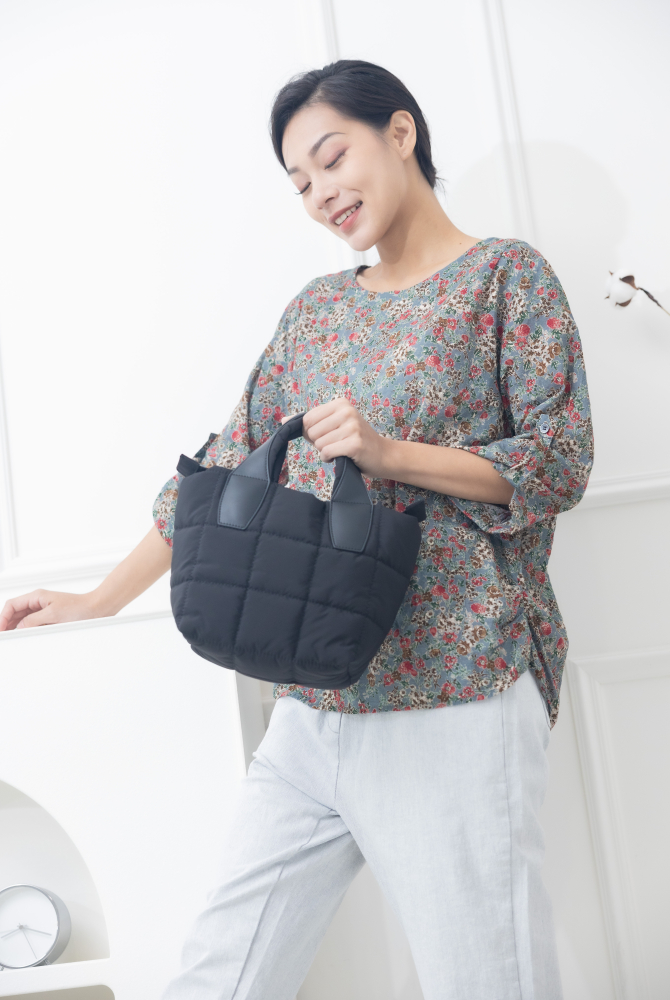 가방 方形縫線PU皮帶子手提包 / 黑色