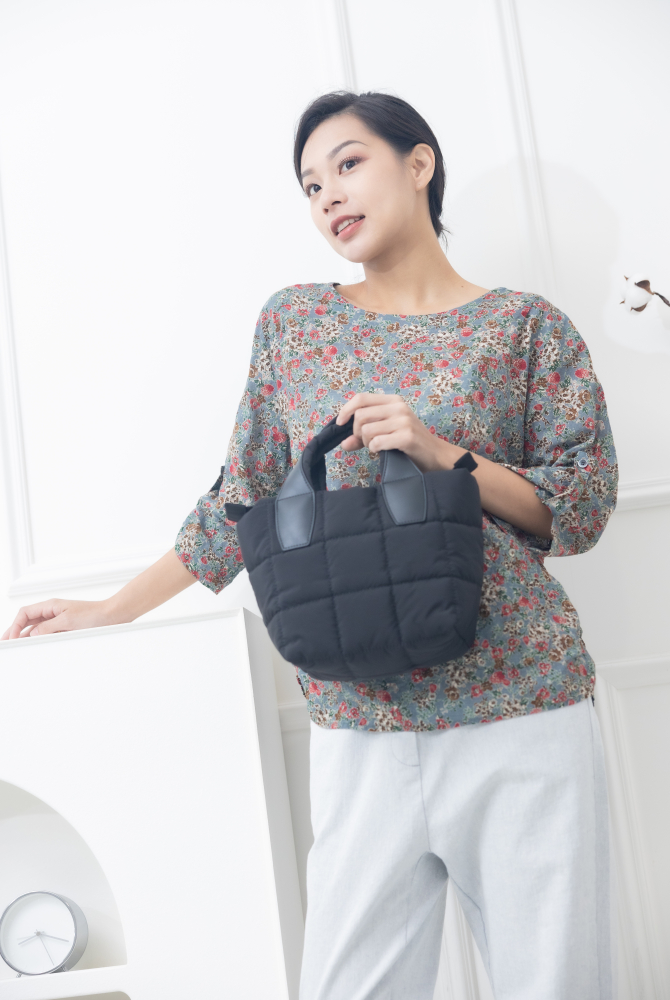 가방 方形縫線PU皮帶子手提包 / 黑色