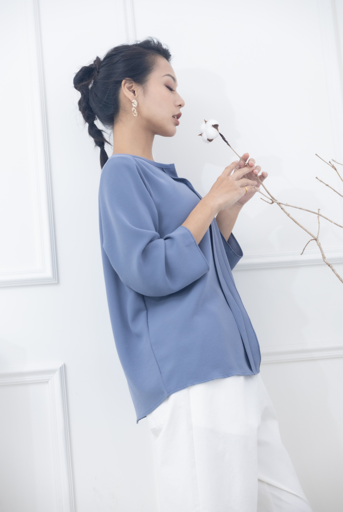 긴팔 黑車縫線襟片七分袖上衣 / 煙藍色