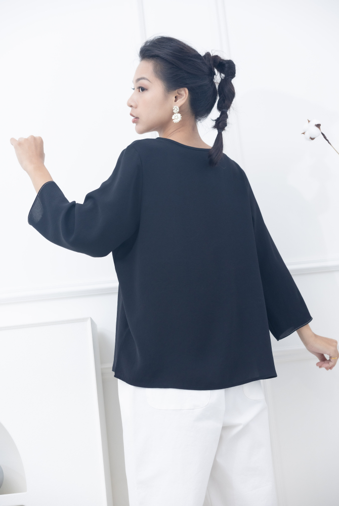 긴팔 黑車縫線襟片七分袖上衣 / 黑色