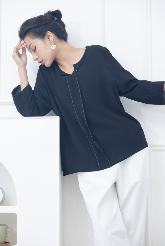 긴팔 黑車縫線襟片七分袖上衣 / 黑色