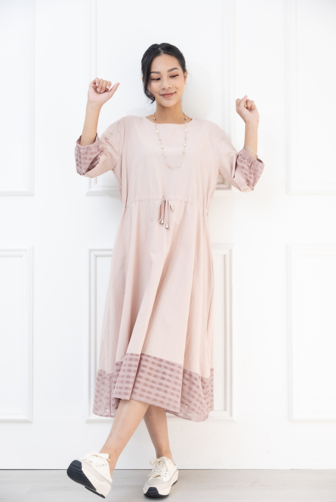 원피스 抽繩收腰七分袖洋裝 / 粉膚色