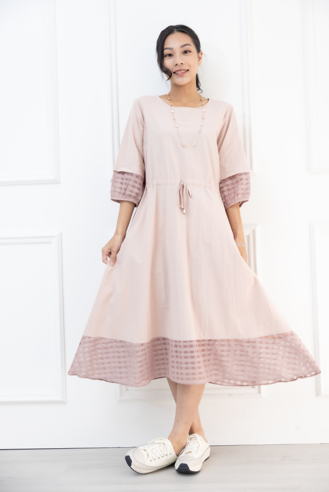 원피스 抽繩收腰七分袖洋裝 / 粉膚色
