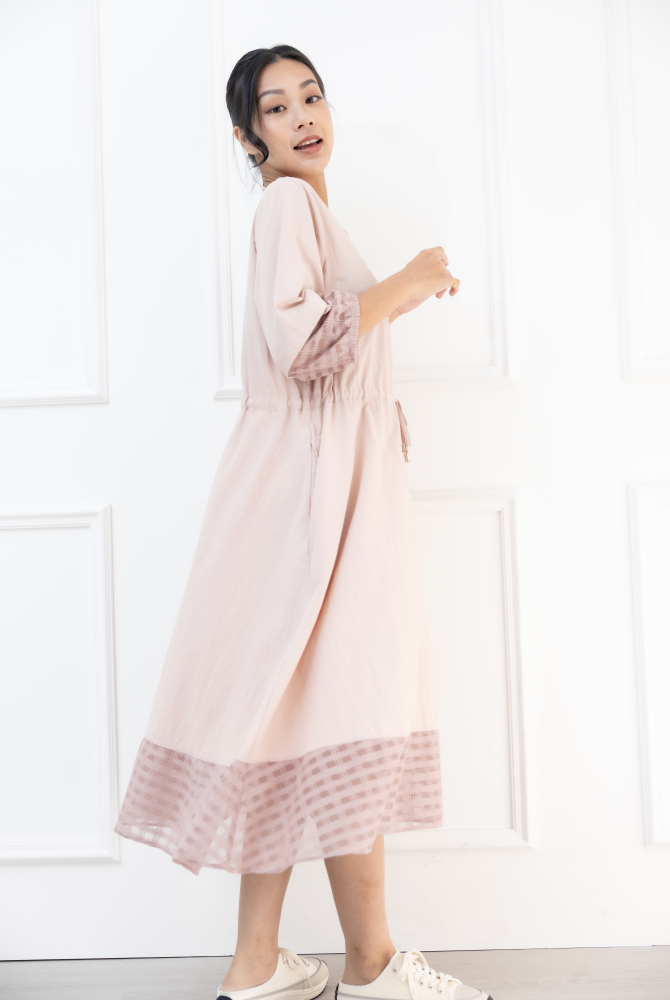 원피스 抽繩收腰七分袖洋裝 / 粉膚色