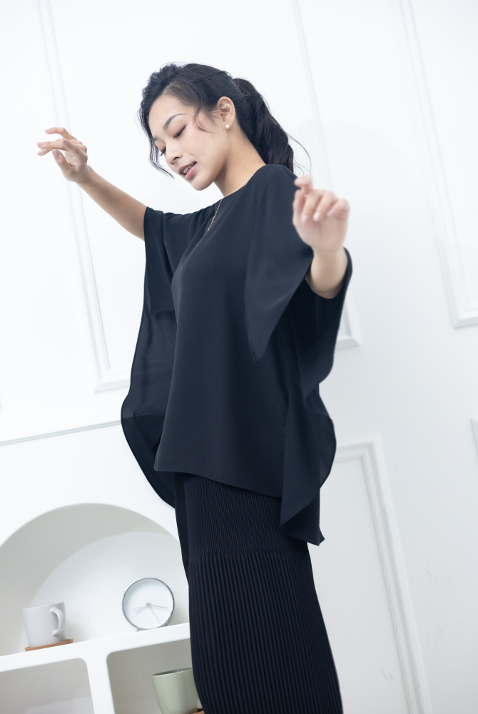 반팔 斗篷式前短後雪紡上衣 / 黑色