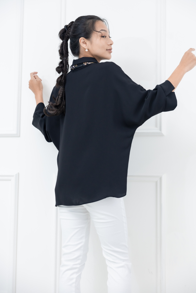 긴팔 立領落肩七分袖上衣(附領巾 ) / 黑色