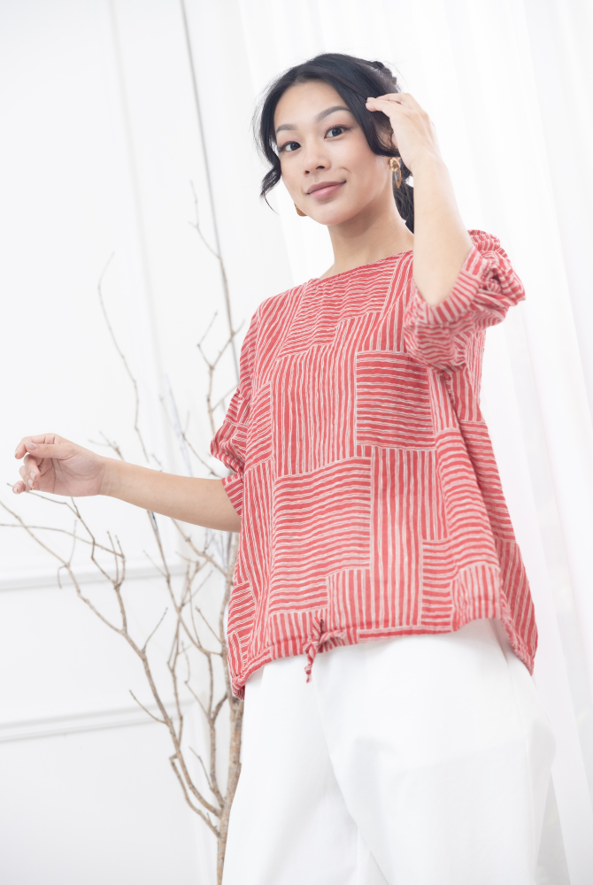 반팔 白色線條交錯下擺抽繩上衣 / 紅色