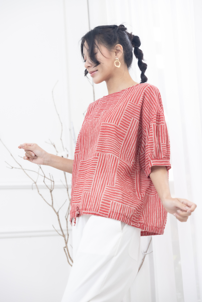 반팔 白色線條交錯下擺抽繩上衣 / 紅色