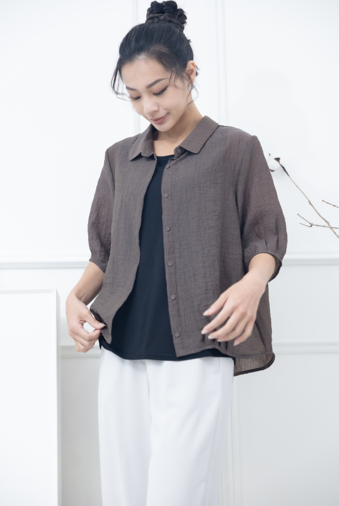 반팔 襯衫領開襟鈕釦五分袖上衣 / 深咖啡色