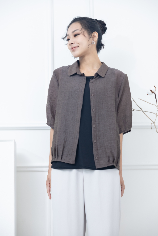 반팔 襯衫領開襟鈕釦五分袖上衣 / 深咖啡色