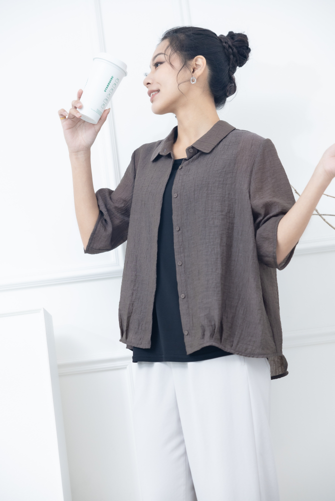 반팔 襯衫領開襟鈕釦五分袖上衣 / 深咖啡色