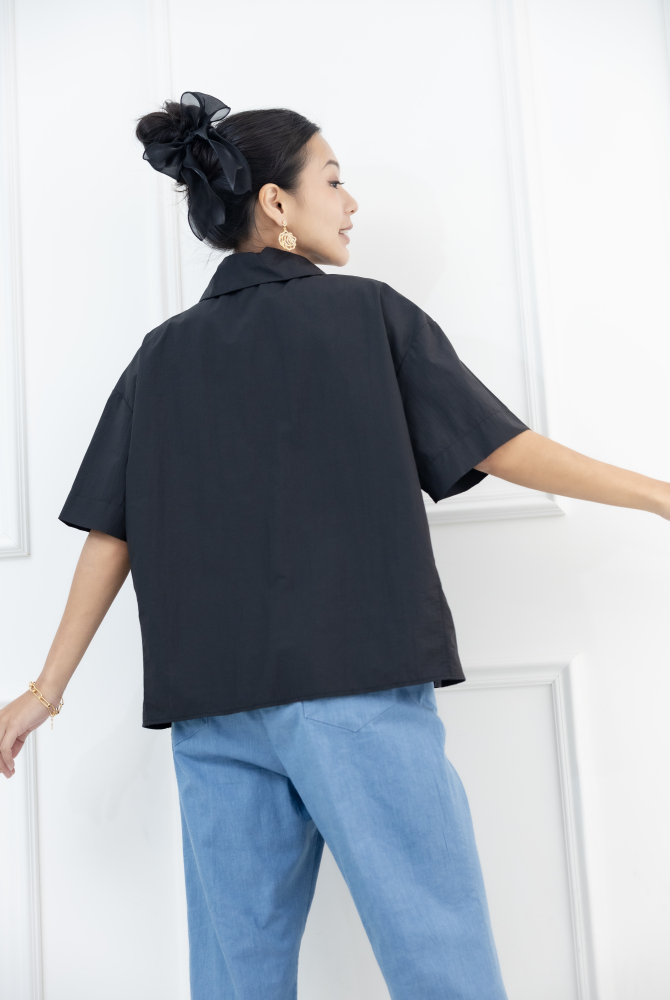 반팔 襯衫領風衣材質短袖上衣 / 黑色