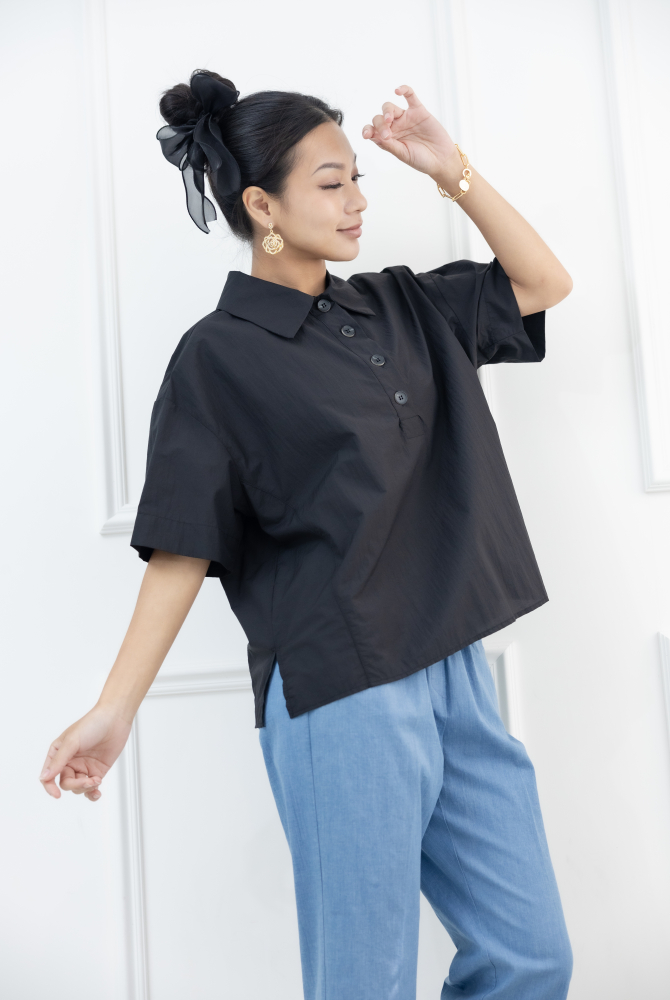 반팔 襯衫領風衣材質短袖上衣 / 黑色