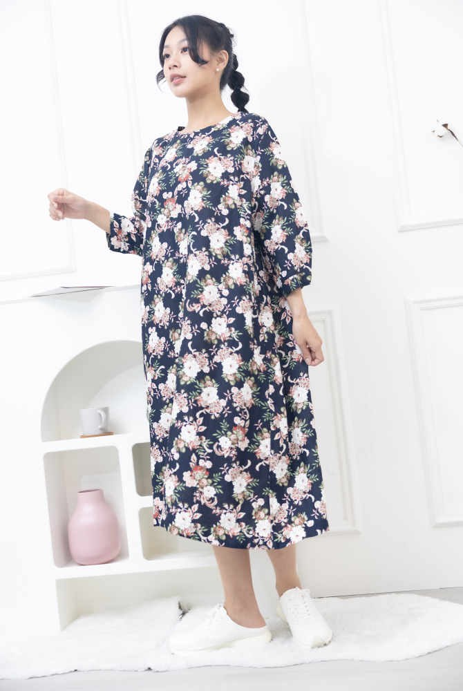 원피스 白花朵印花七分袖洋裝 / 黑色