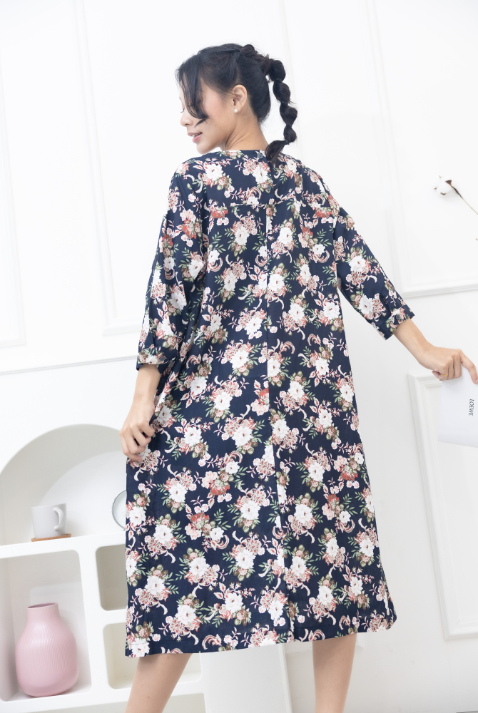 원피스 白花朵印花七分袖洋裝 / 黑色