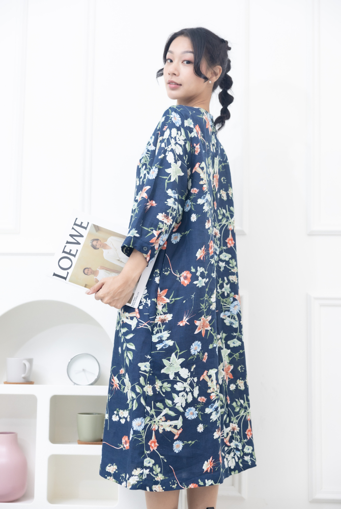 원피스 百合.雛菊印花七分袖洋裝 / 深藍色