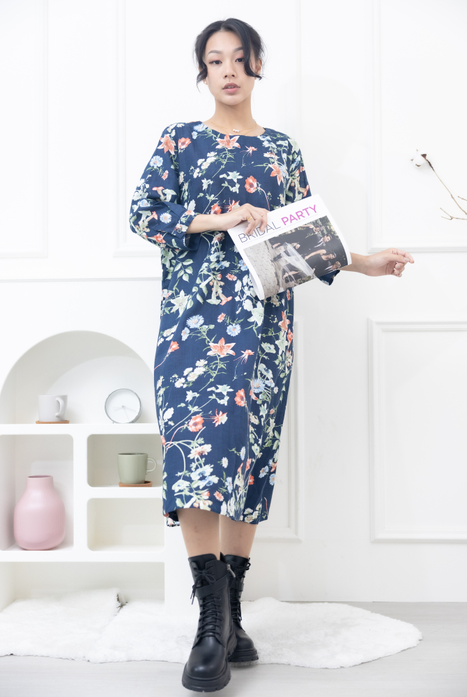 원피스 百合.雛菊印花七分袖洋裝 / 深藍色